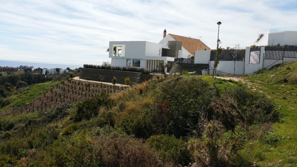 Muro de gaviones en Santa Clara Golf, Marbella, Málaga