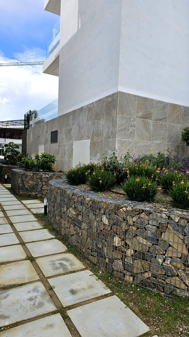Jardinera de gavión en Málaga